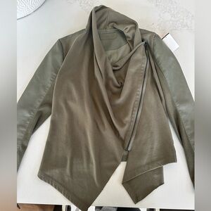 Blank NYC Medium Faux Leather Moto Jacket Olive Long Sleeve Hanky Zip